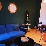 Design Altbauwohnung Mit Balkon Und Parkplatz