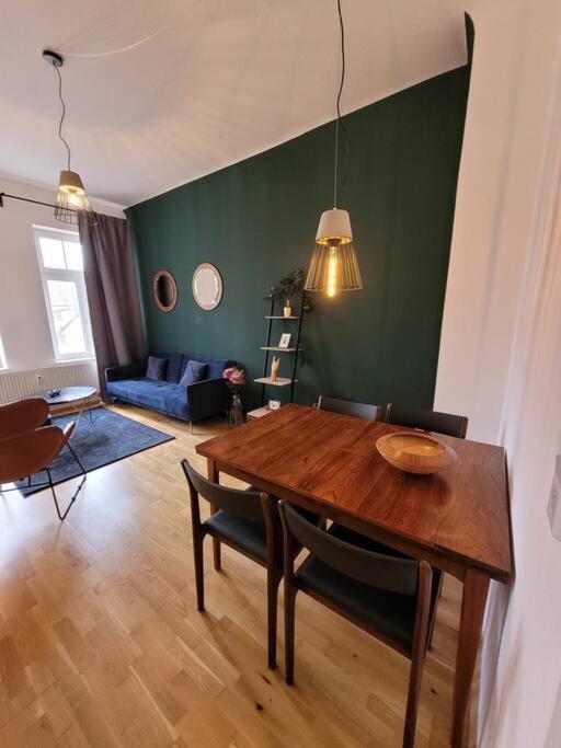 Design Altbauwohnung Mit Balkon Und Parkplatz Apartment