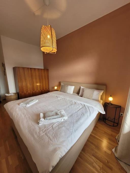 Design Altbauwohnung Mit Balkon Und Parkplatz